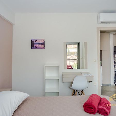 Emily'S Luxury Apartments アルゴストリオン エクステリア 写真