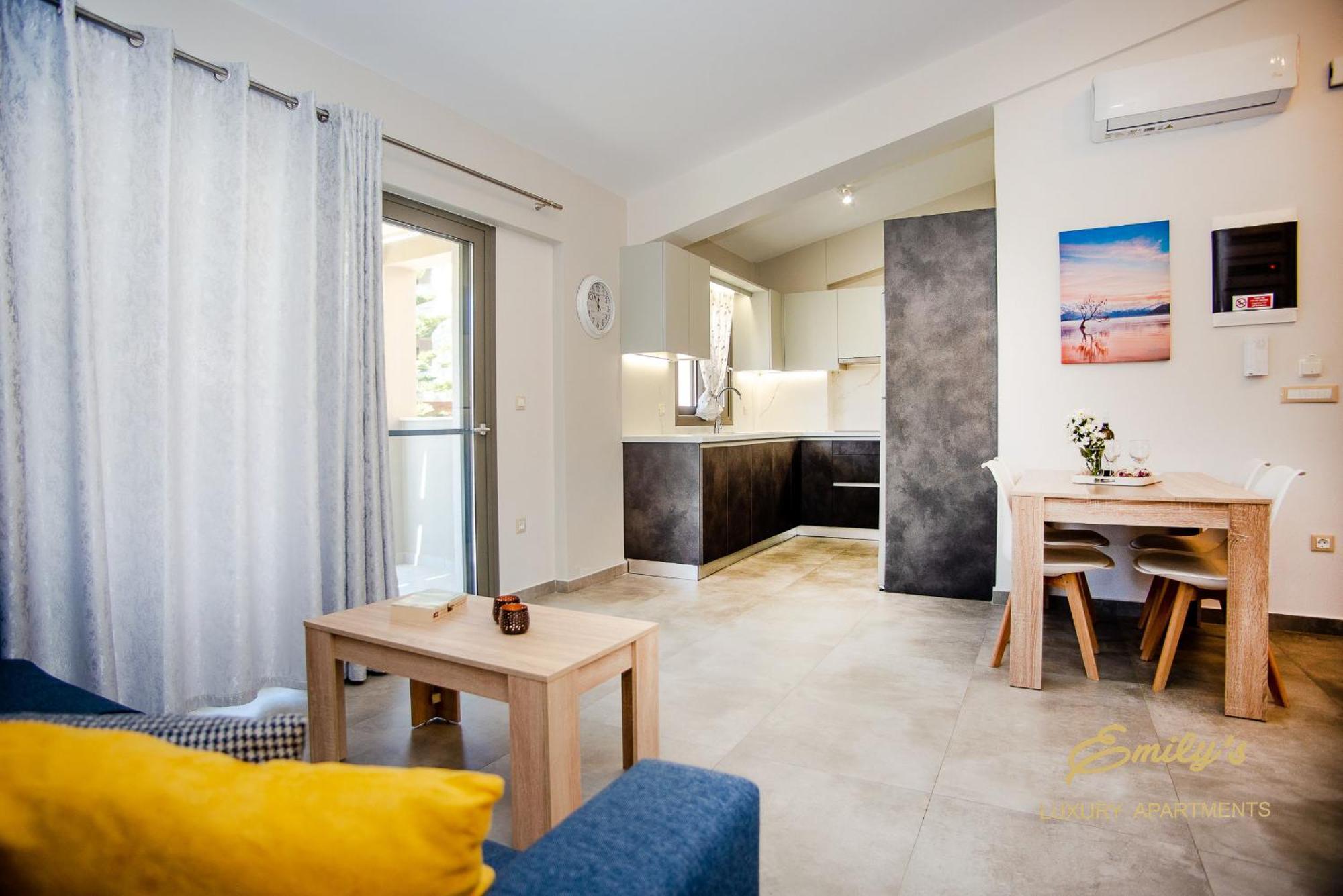 Emily'S Luxury Apartments アルゴストリオン エクステリア 写真