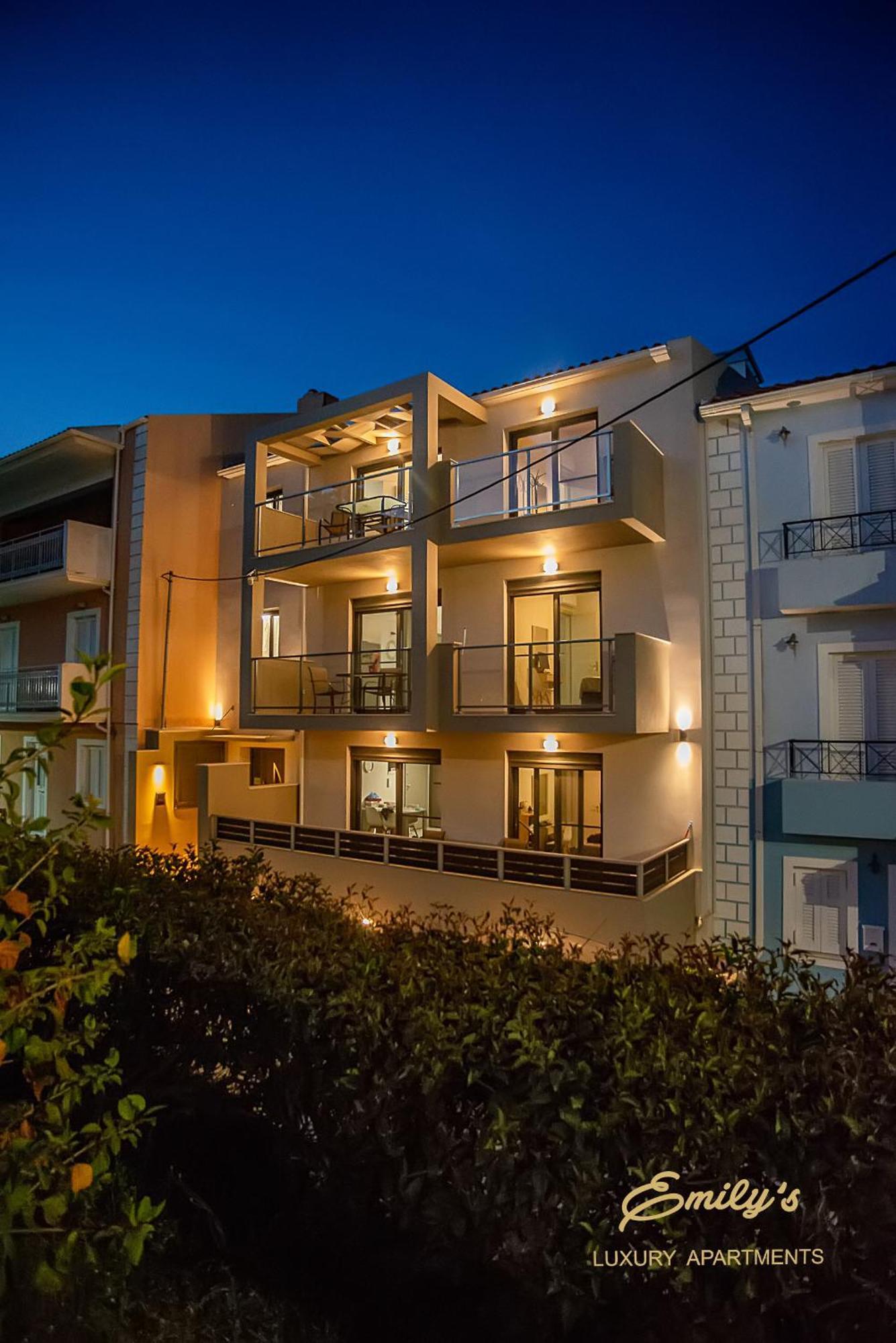 Emily'S Luxury Apartments アルゴストリオン エクステリア 写真