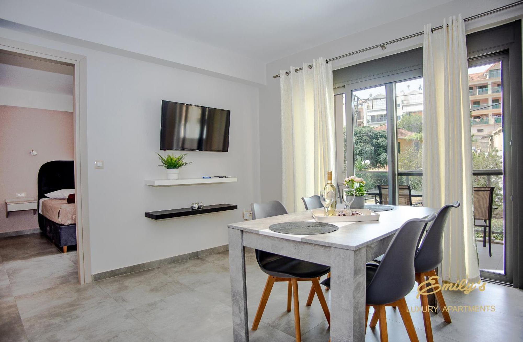Emily'S Luxury Apartments アルゴストリオン エクステリア 写真