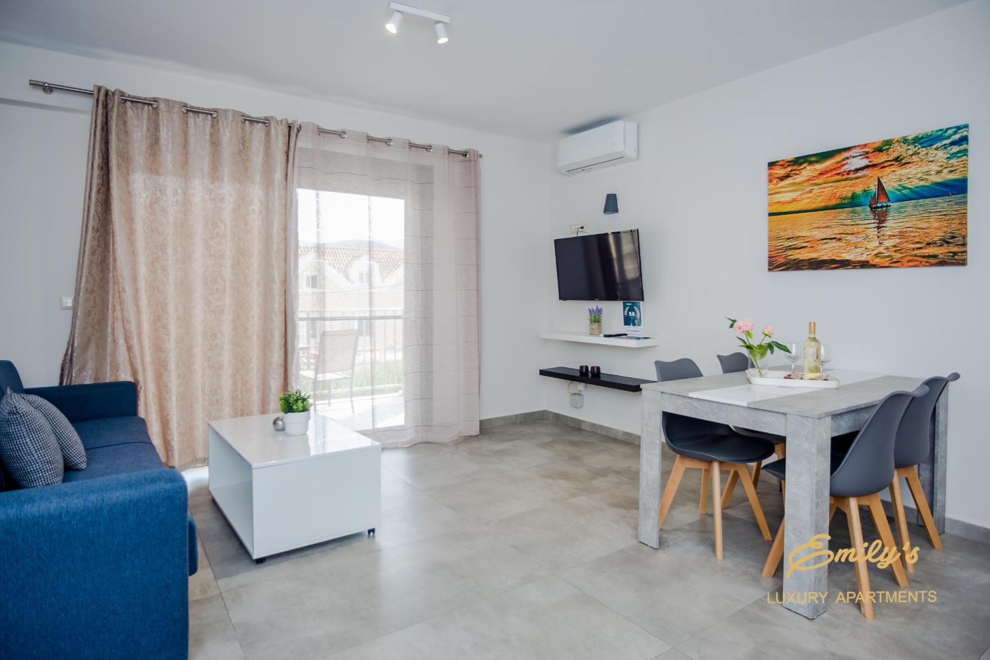 Emily'S Luxury Apartments アルゴストリオン エクステリア 写真