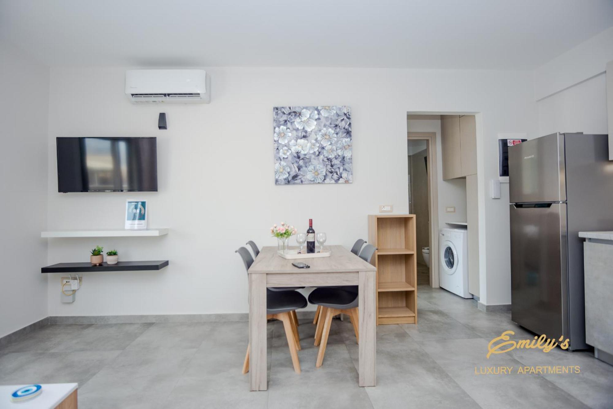 Emily'S Luxury Apartments アルゴストリオン エクステリア 写真