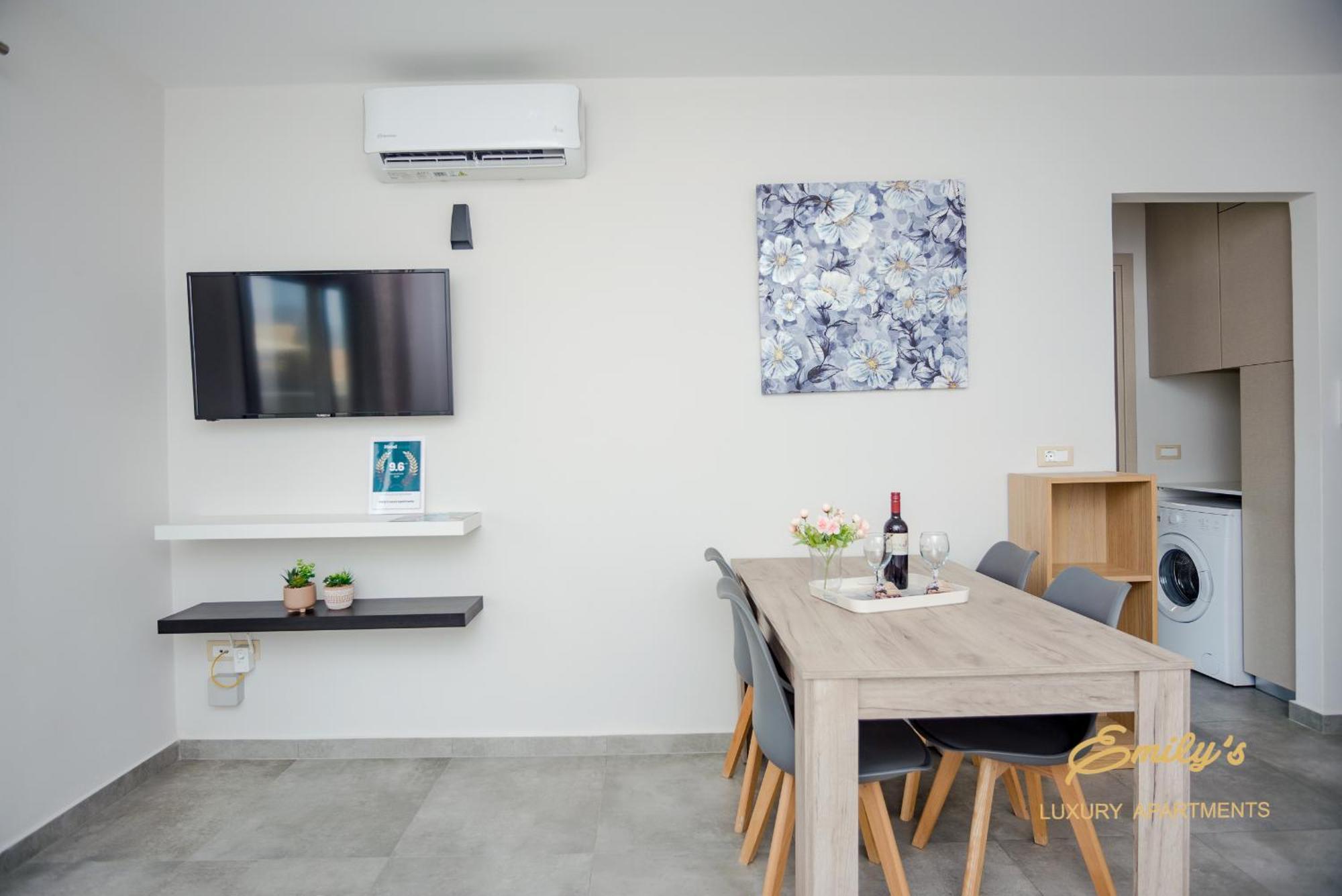 Emily'S Luxury Apartments アルゴストリオン エクステリア 写真